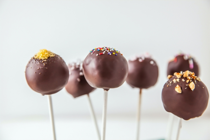 Weihnachtliche Cake-Pops aus Keksresten