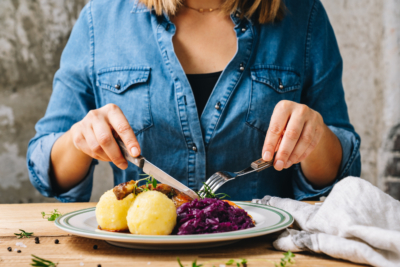 Entenkeule mit Rotkraut und Erdäpfelknödel