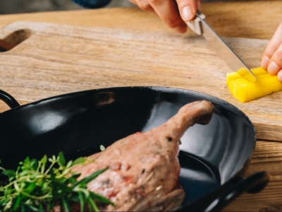 Entenkeule mit Rotkraut und Erdäpfelknödel
