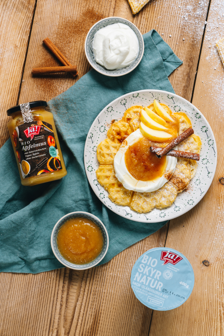 Apfel-Zimt Waffeln mit Bio-Skyr