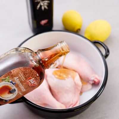 Ahornsirup hinzufügen- Süß-Saure Entenkeule mit cremiger Süßkartoffel-Polenta