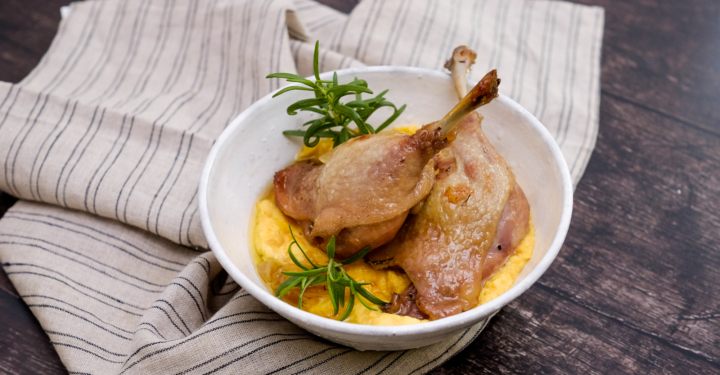 Süß-Saure Entenkeule mit cremiger Süßkartoffel-Polenta