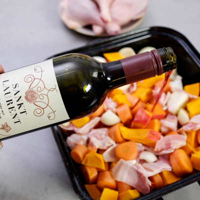 Rotwein & Gemüse hinzufügen