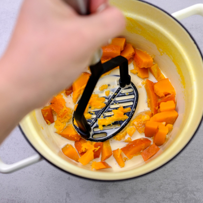 Schlagobers hinzugeben