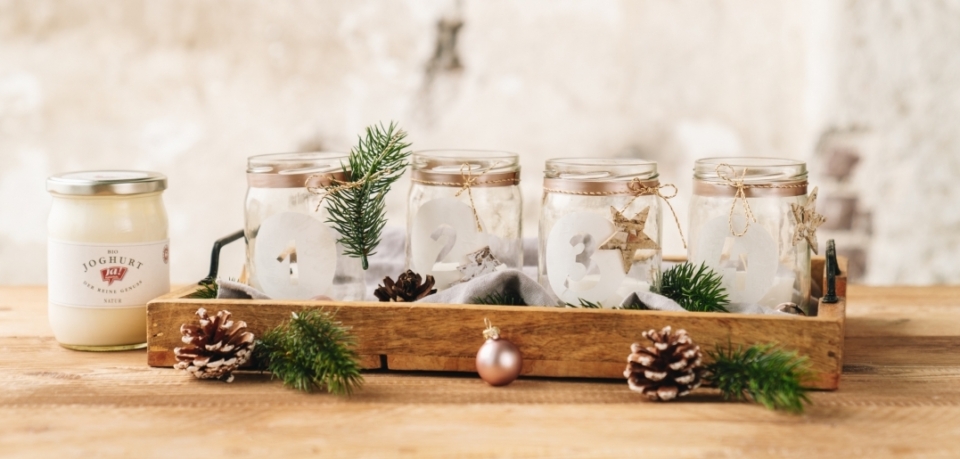 Upcycling: DIY Adventkranz aus unseren Joghurtgläsern