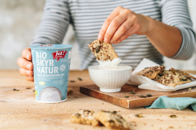 Knäckebrot mit Skyr-Dip