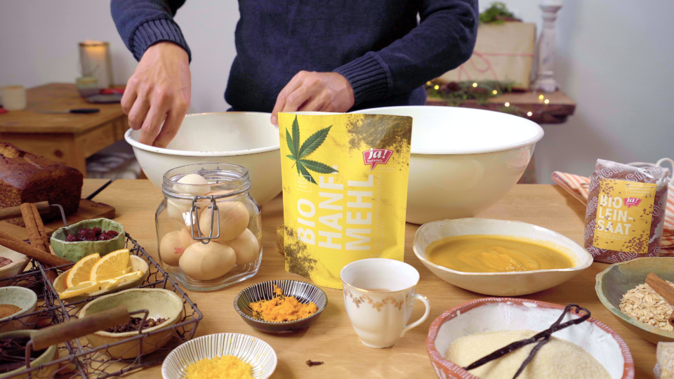 In der Weihnachtsbäckerei: Mit Bio-Superfood aus Österreich