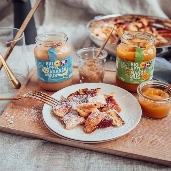 Skyr-Kaiserschmarrn mit Apfel-Mangomus & Apfel-Bananenmus