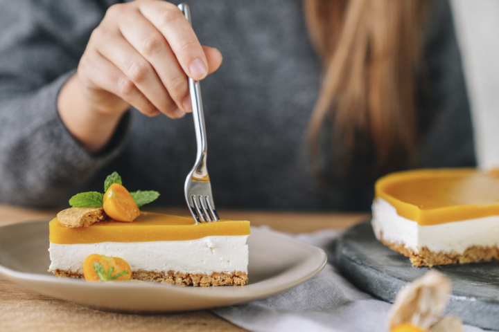 Skyr-Cake mit Apfel-Mango Fruchtspiegel