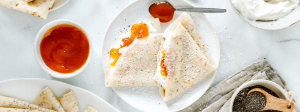 Vegane Palatschinken mit Pfirsich-Marillen-Füllung