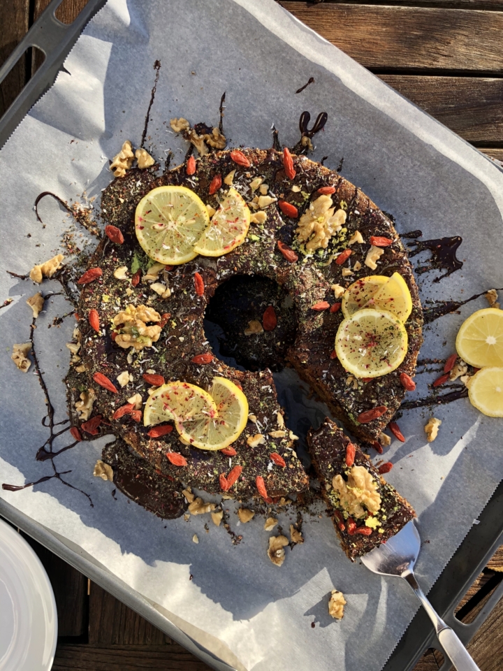 Süßkartoffel-/Zitronenkuchen mit Schokoglasur