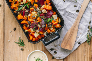 Warmer Salat mit Wintergemüse und Kürbiskernen