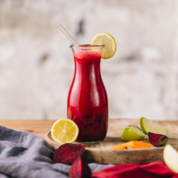 Ein Saft in einem Glas.