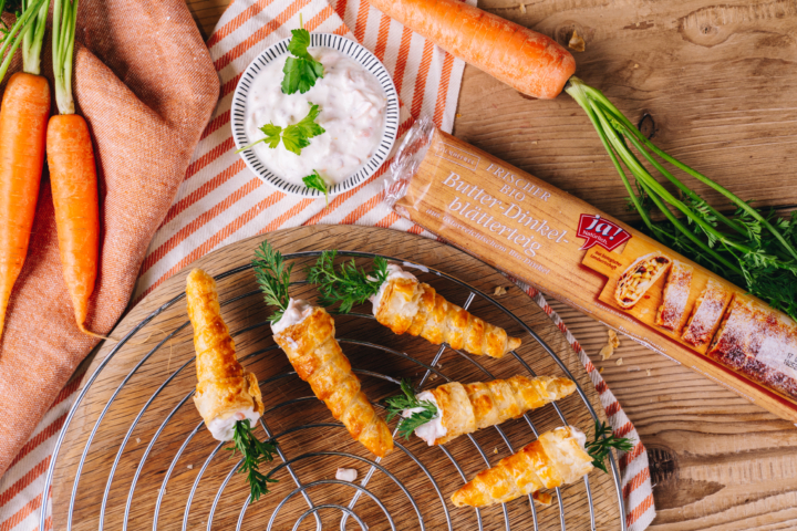 Blätterteig-Karotten mit Skyr-Füllung für Ostern