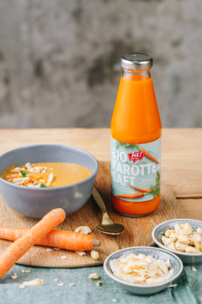 Carrot Cake Smoothie Bowl