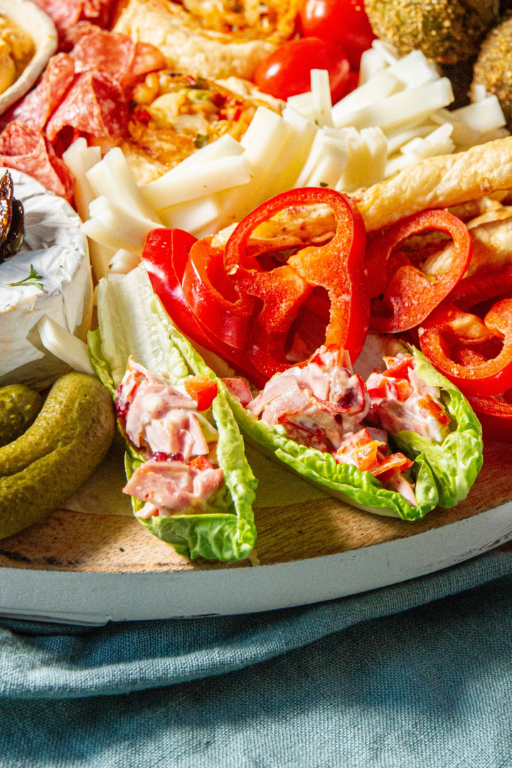 Salatherzen mit Extrawurst-Paprika-Mayo-Salat