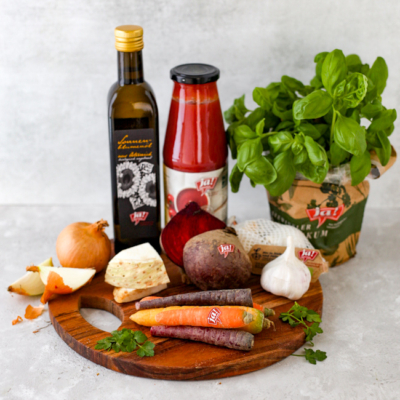 Brotknödel aus altbackenem Brot auf Ratatouille