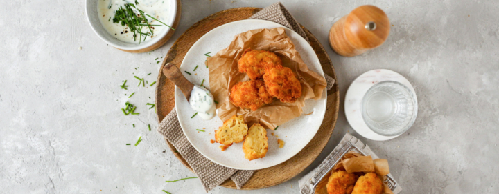 Nudel-Kroketten mit Schnittlauch-Dip