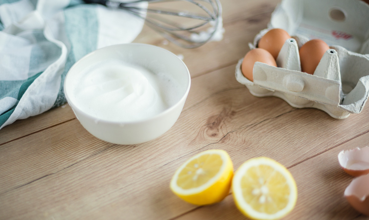 Eischnee in einer Schüssel.