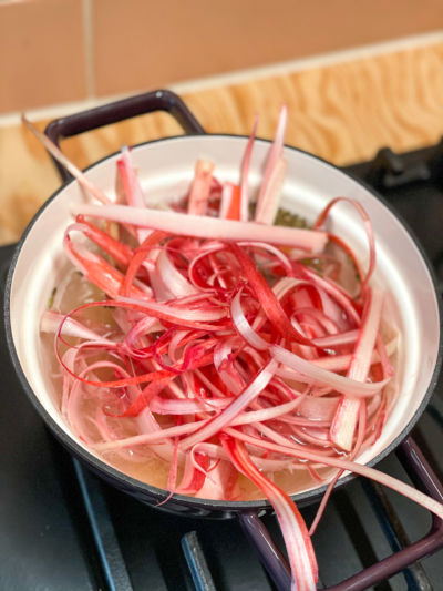 Rhabarber Leaf-To-Root Karma Food