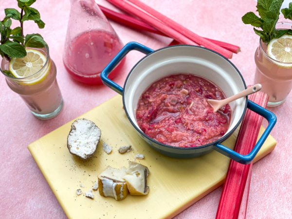 Rhabarber-Chutney und Rhabarber-Fenchelsamen-Sirup aus den Schalen