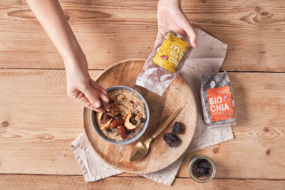 Bio-Porridge mit Trockenfrüchten