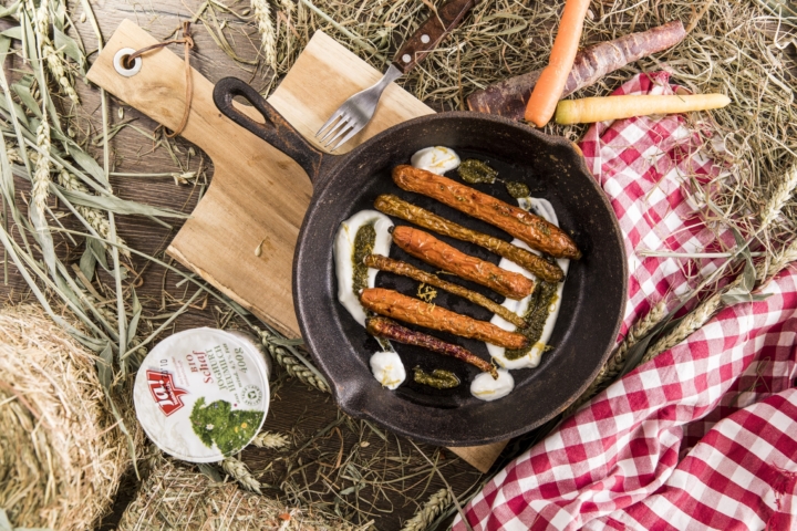 Ofen-Karotten mit Pesto-Schafjoghurt Dip