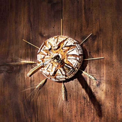 Bio-Sonnenbrot mit Getreide.