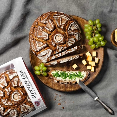 Bio-Sonnenbrot mit Schnittlauch.