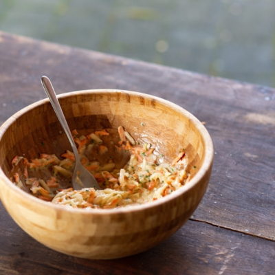 Käsekrainer mit Erdäpfel & Coleslaw Marchello