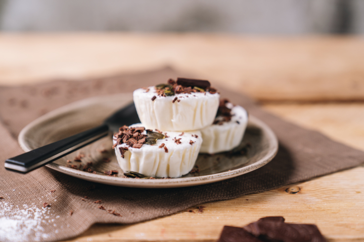 Ziegenjoghurt Parfait mit dunkler Schokolade