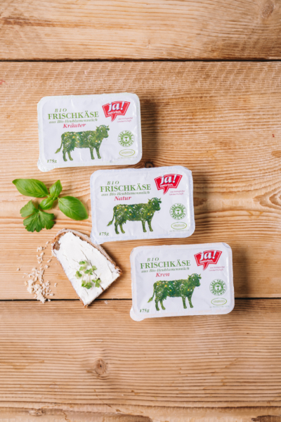 Verschiedene Sorten Ja! Natürlich Bio-Frischkäse.