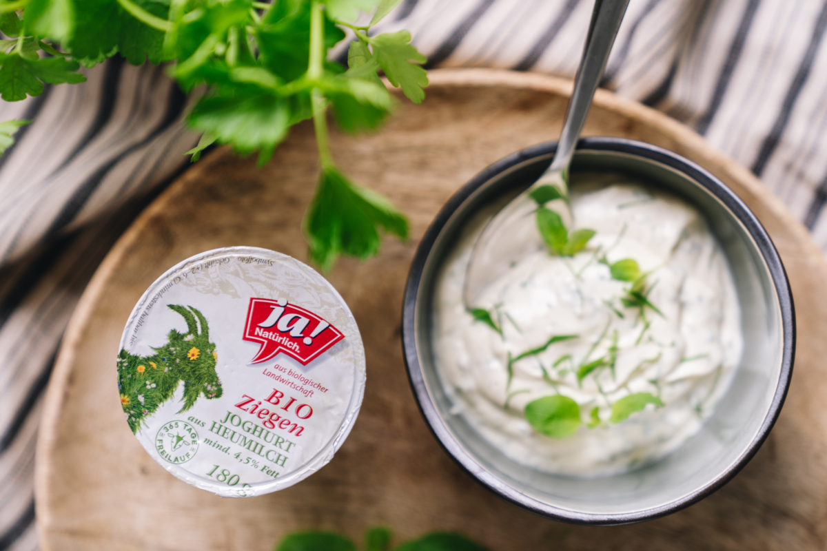 Kräuter Dip mit Ziegenjoghurt | Rezept – Ja! Natürlich