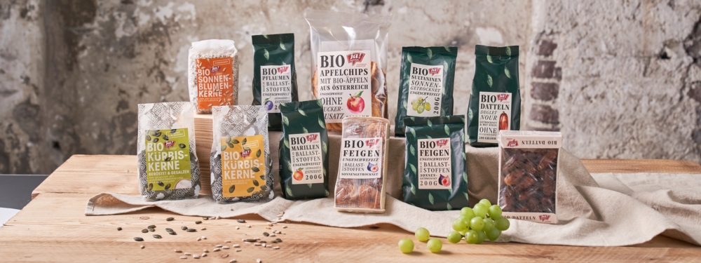 Verschiedene Bio-Fruchtsnacks von Ja! Natürlich.