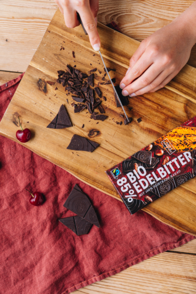 Dunkle Schokolade hacken