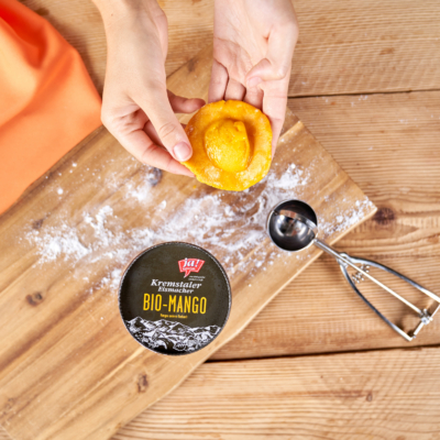 selbstgemachte Mochi mit Bio-Eis und Bio-Säften