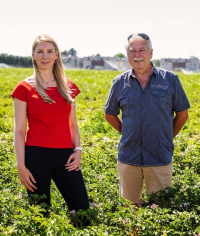 Klaudia Atzmüller, Geschäftsführerin von Ja! Natürlich, und Karl Mayer, Gutsleiter des Bio-Zentrums Lobau