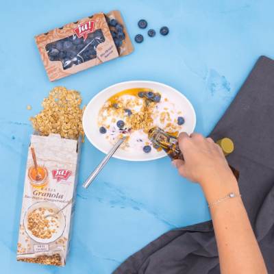 Heidelbeereis mit Granola