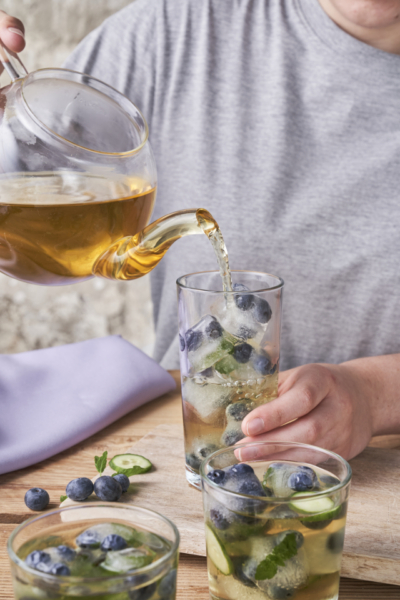 Eistee mit Heidelbeer Eiswürfel