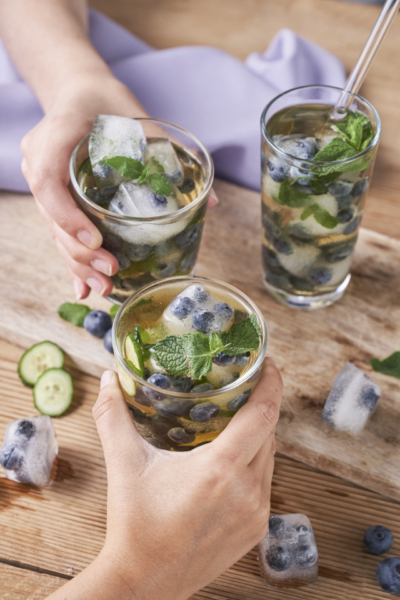 Eistee mit Heidelbeer Eiswürfel