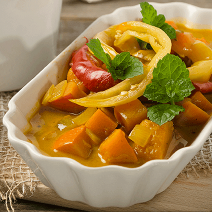 Kürbis-Karotten-Curry mit Minz-Joghurt-Dip