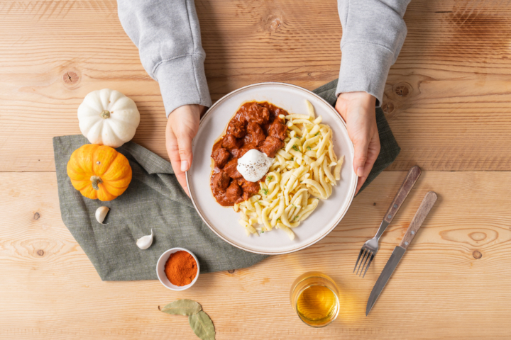 Rahmgulasch vom Weidejungrind mit Spätzle