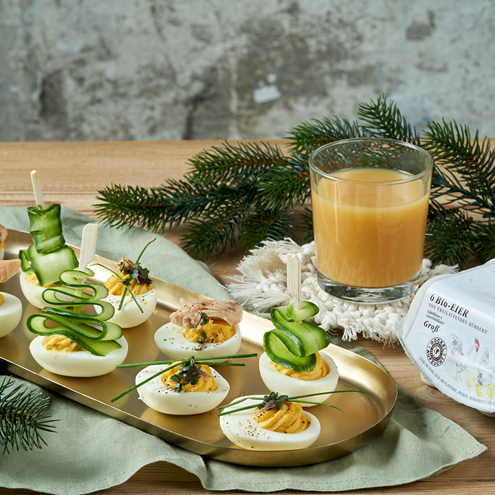 Festliche Bio-Eier mit Füllung