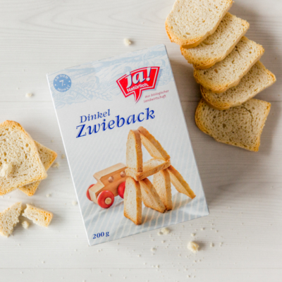 Eine Packung Ja! Natürlich Bio-Zwieback.