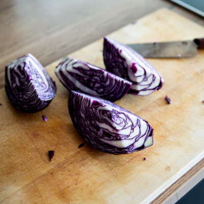 Rosa gebratene Bio-Entenbrust mit Maroni-Rotkraut & Enten-Grammel-Knödel