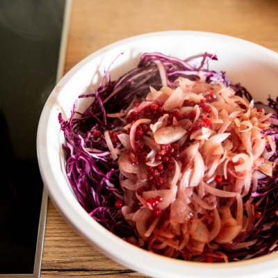 Rosa gebratene Bio-Entenbrust mit Maroni-Rotkraut & Enten-Grammel-Knödel