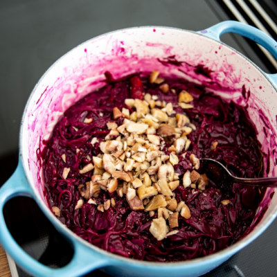 Rosa gebratene Bio-Entenbrust mit Maroni-Rotkraut & Enten-Grammel-Knödel