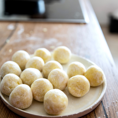 Rosa gebratene Bio-Entenbrust mit Maroni-Rotkraut & Enten-Grammel-Knödel