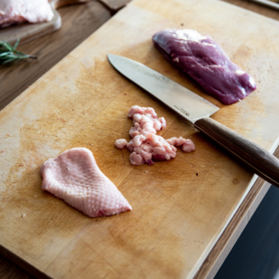 Rosa gebratene Bio-Entenbrust mit Maroni-Rotkraut & Enten-Grammel-Knödel