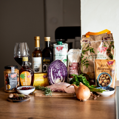 Rosa gebratene Bio-Entenbrust mit Maroni-Rotkraut & Enten-Grammel-Knödel